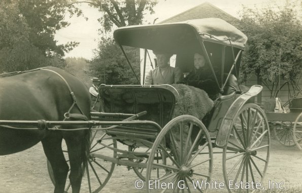 Ellen G. White in carriage with Sara McEnterfe c. 1910.